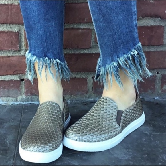 Wanted Slip-On Sneaker - Picture 2 of 5